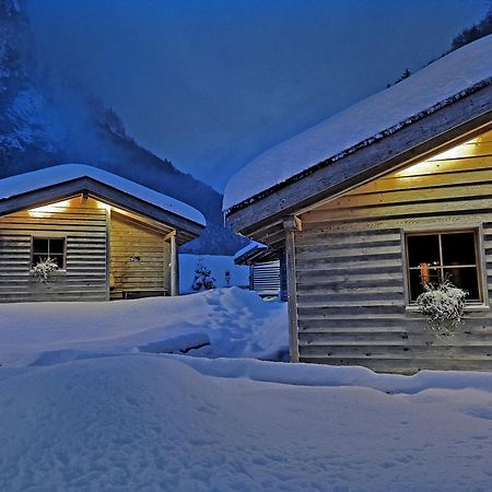 Hüttenhotel Husky Lodge Muotathal Exterior foto