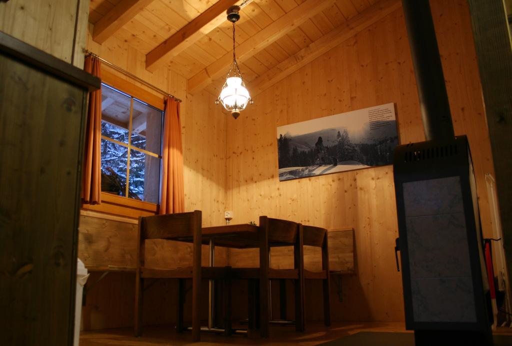 Hüttenhotel Husky Lodge Muotathal Habitación foto